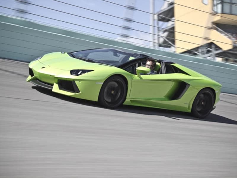 ランボルギーニアヴェンタドールLP700-4ロードスター