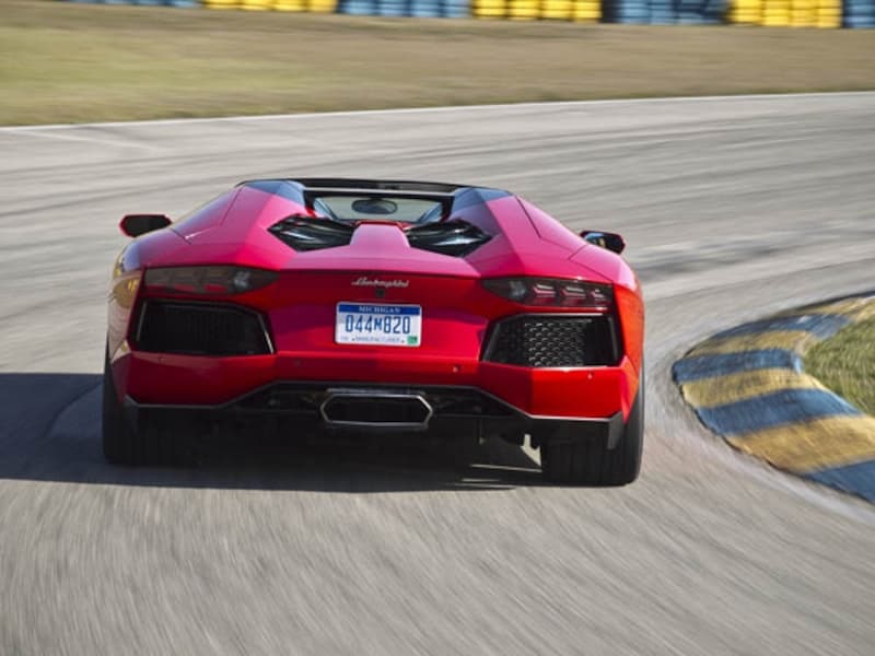 ランボルギーニアヴェンタドールLP700-4ロードスター