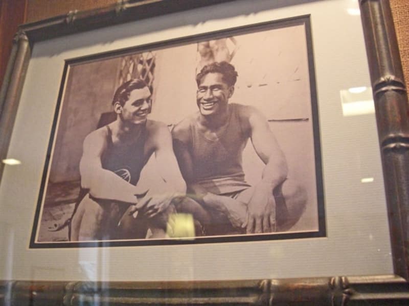 長身でハンサムなデューク（右）