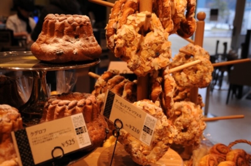 クグロフとアーモンドプレッツェル