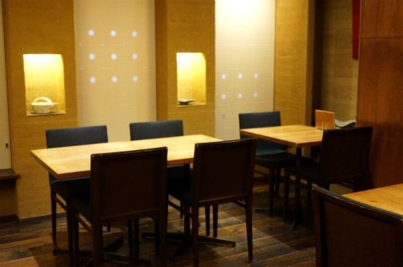 間接照明を使用した店内は落ち着きます