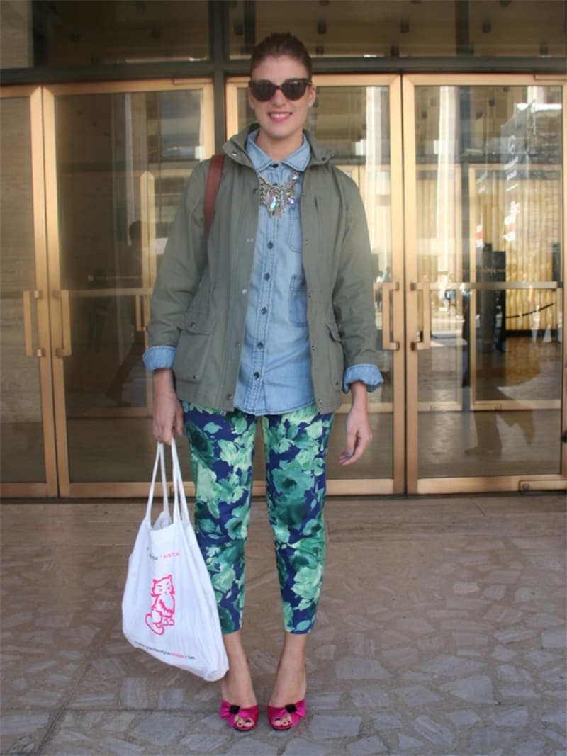 フェミニンな小物使いに注目