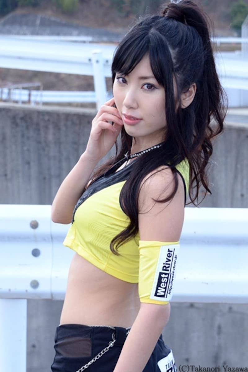 衣川茜／RQ'ｓレーシングエンジェルズ