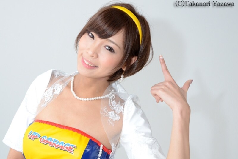 カチューシャもポイントの一つ