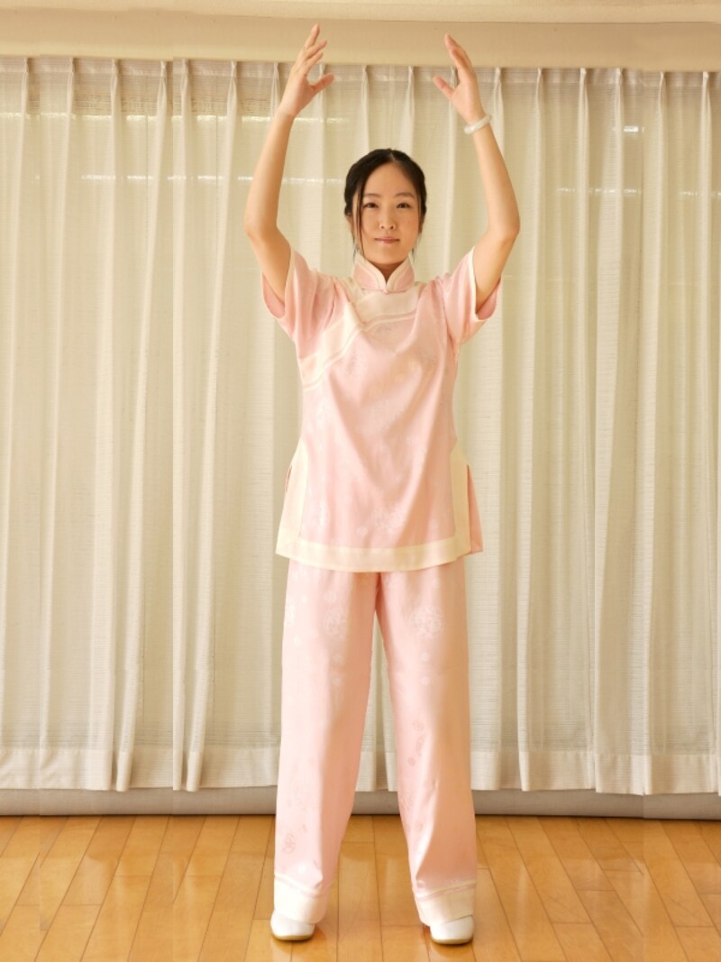 ３．頭のてっぺん(百会)をイメージする