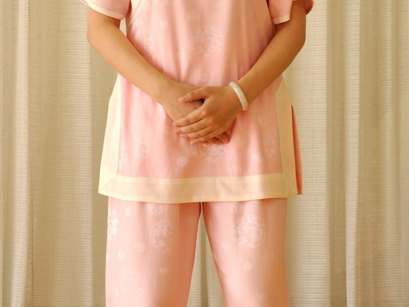 ７．お腹の中心を温めます