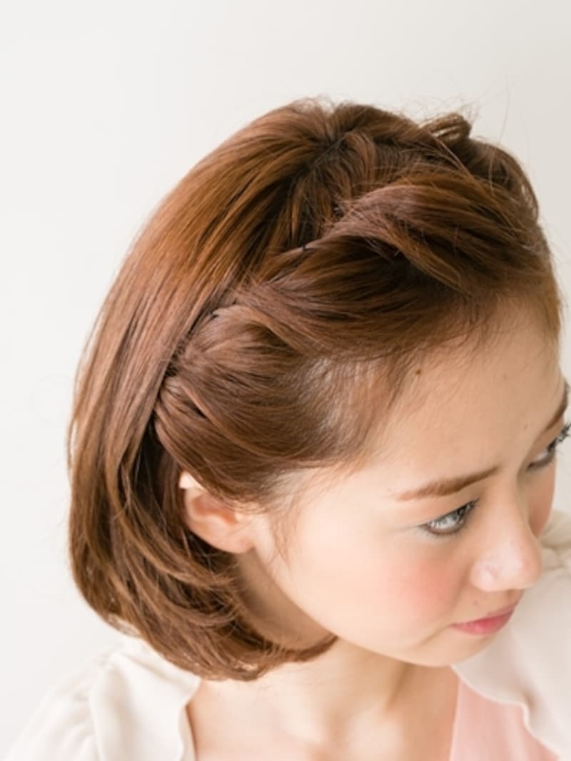 ねじっては留めを繰り返す