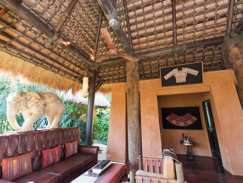 レセプションはタイ北部伝統様式を用いた建築に。 この素朴さがむしろ心地良い期待感を感じさせる