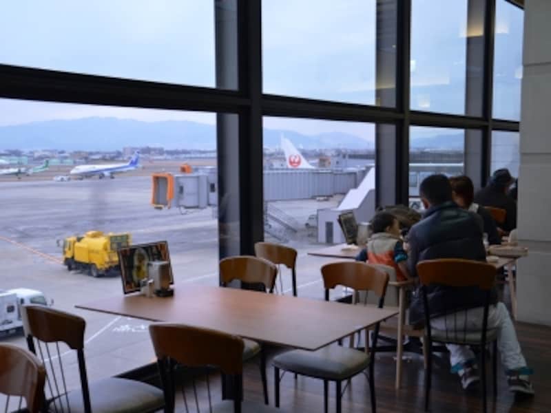 伊丹空港 ターミナルを楽しもう 飛行機の旅 All About