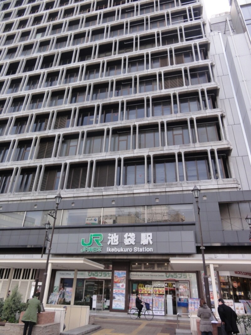 巨大な池袋の駅ビル