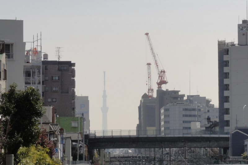思わず地図を確認。なるほど、ここから山手線（外回り）は西へ向かう