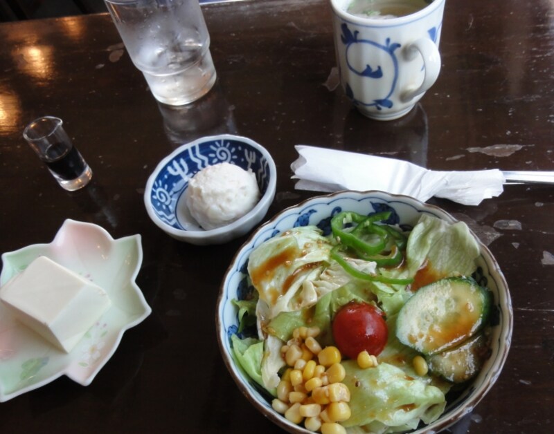 これにメインのカレーライスやパスタ、コーヒーがついて千円。