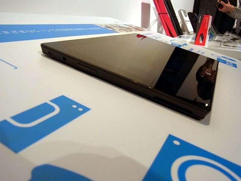 ヘッドフォン、音量ボタンを備える