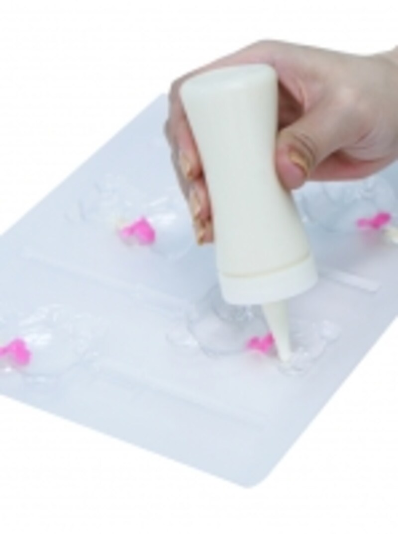 チョコレートを流し込む