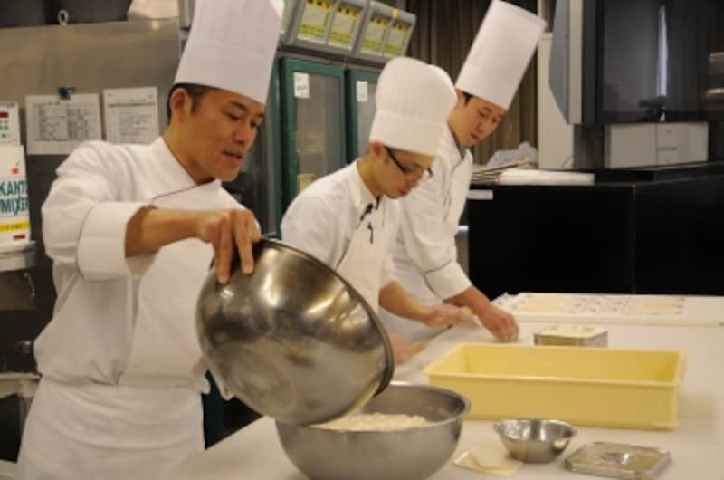 お互い手伝い合いながら進行