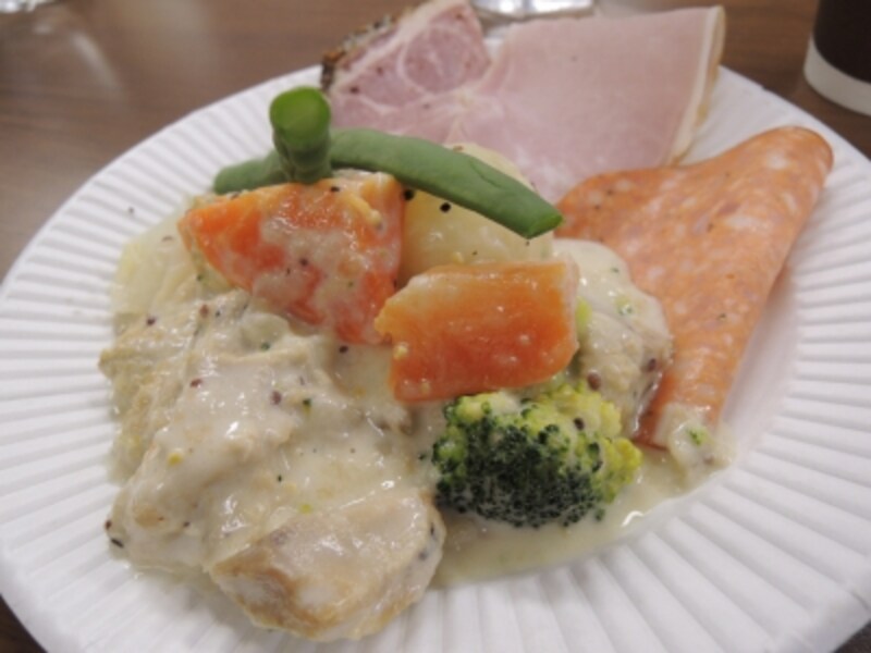 メインは鶏のクリーム煮