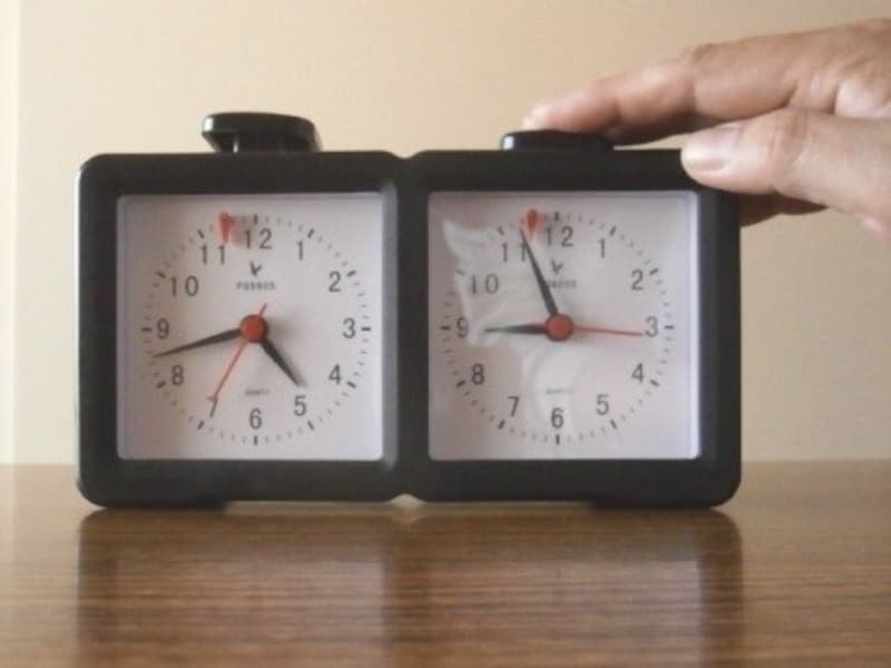 対局時計は、指した手でボタンを押す