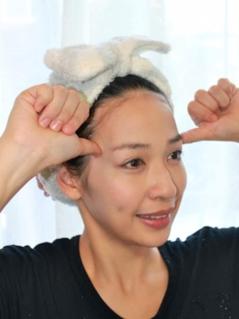 ツボの位置を確認します