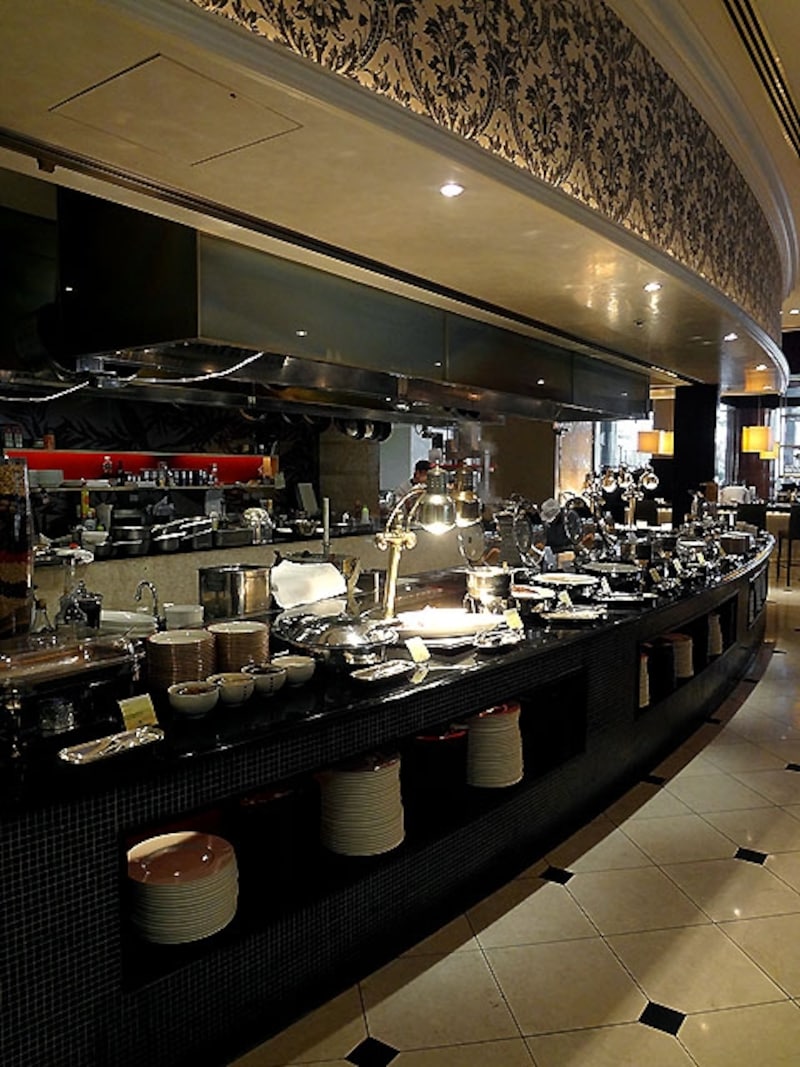 主菜のブッフェ台