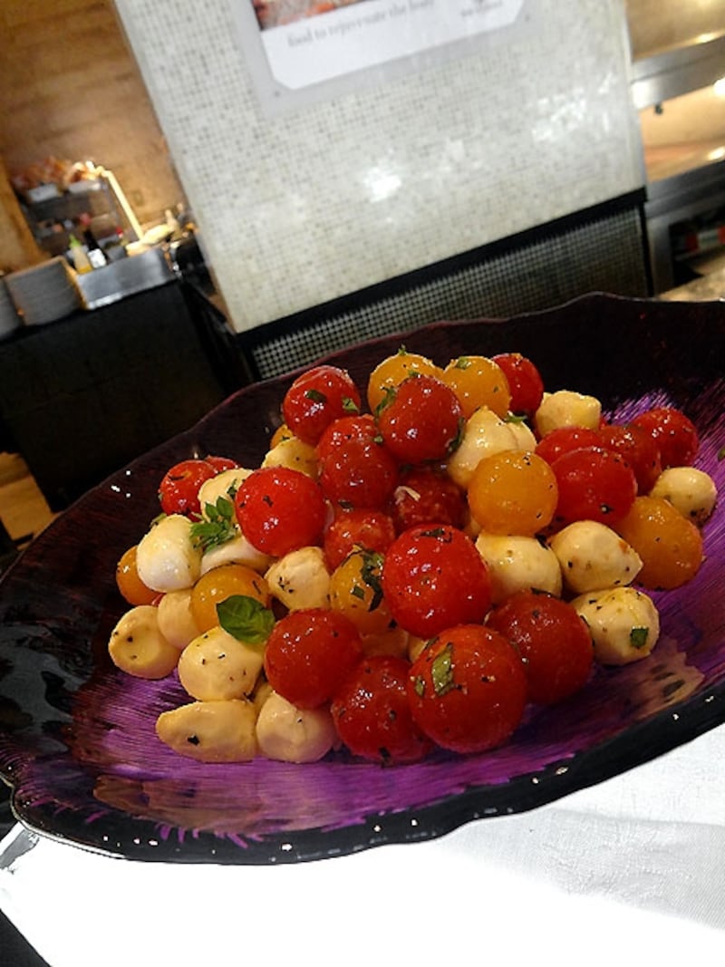 モッツァレッラチーズとチェリートマトのサラダ