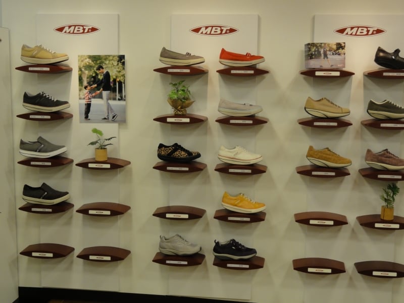 場所は表参道の交差点からみゆき通りを西麻布方面に歩いたところ