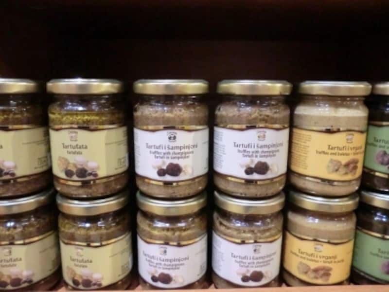 トリュフを使った様々な商品がズラリ【クロアチアのお土産】