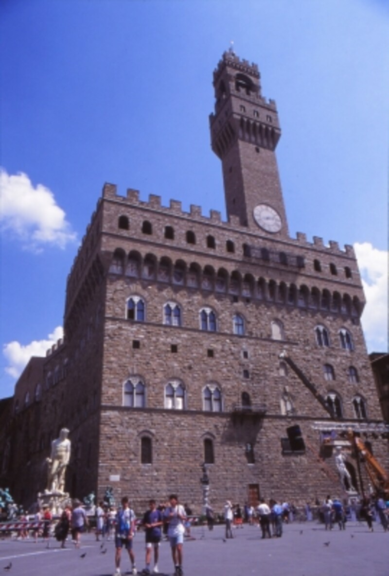 フィレンツェ共和国の繁栄を伝えるヴェッキオ宮殿 [フィレンツェ] All About