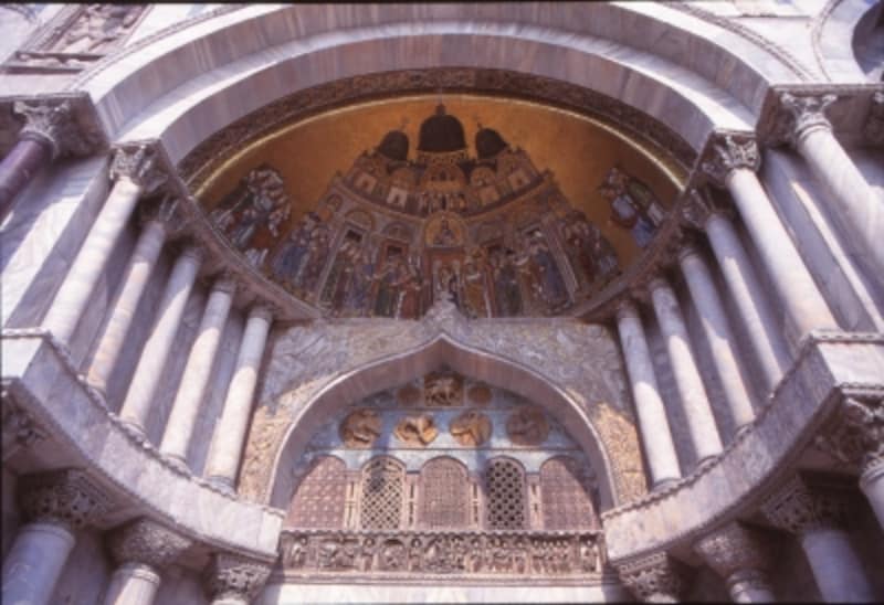 豪華絢爛なベネチアのシンボル サン マルコ寺院 ベネチア All About