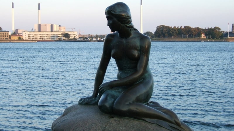 人魚姫の像