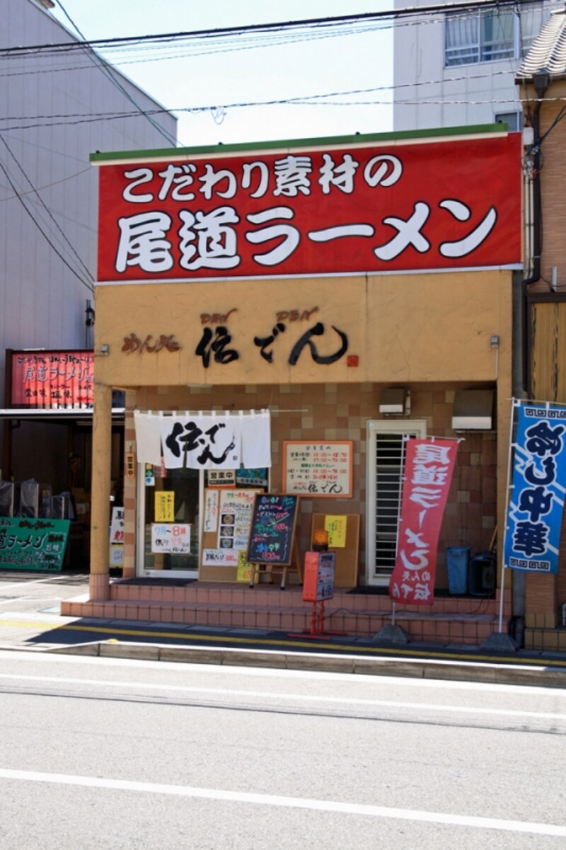 お昼時は行列ができることも。売切れ次第終了となるので、早めの時間を狙いたい