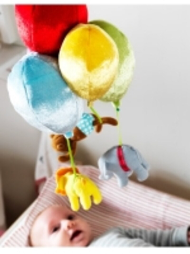 赤ちゃんが興味を持つコントラストのはっきりしたカラフルさ