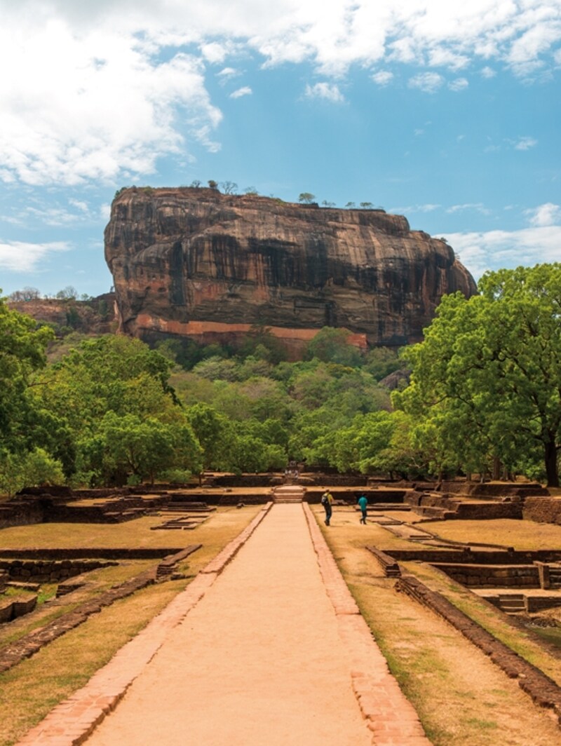 スリランカ最後の王宮、シーギリヤ・ロック。 巨大な岩の上に王宮がある。世界遺産のひとつ