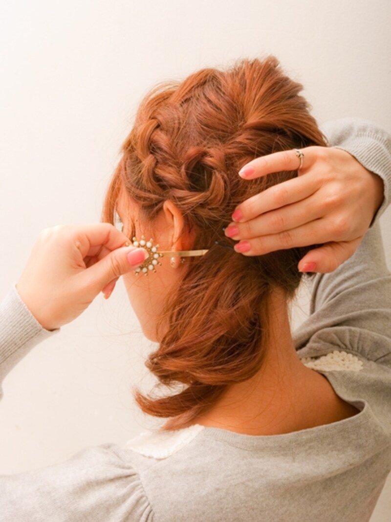 耳後ろでとめるとバランスが良い