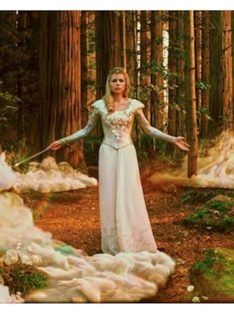 南の魔女グリンダ～平和を愛する汚れなき魔女 『オズのはじまりの戦い』（C)2013 Disney Enterprises, Inc. 大ヒット上映中
