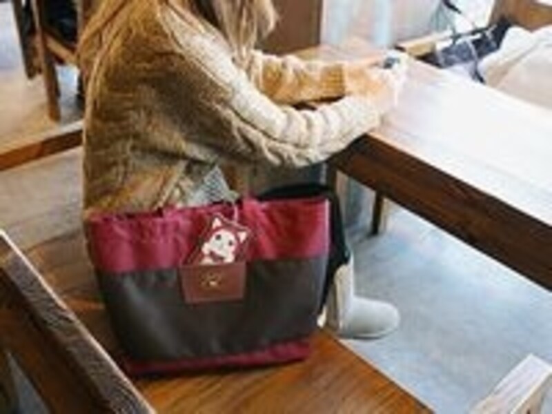 バッグも人気があります。ポイントはやっぱり猫!(C)Jetoy