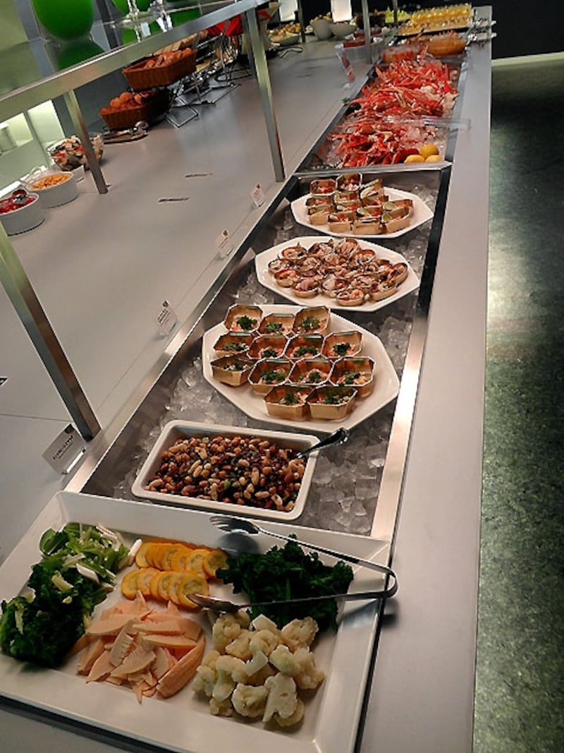 前菜のブッフェ台