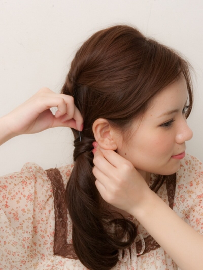 ピンが見えないように留める