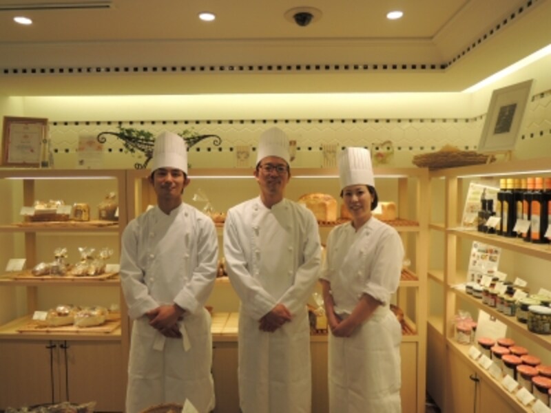 左から小野寛さん、佐久間年隆さん、船岡亜矢子さん