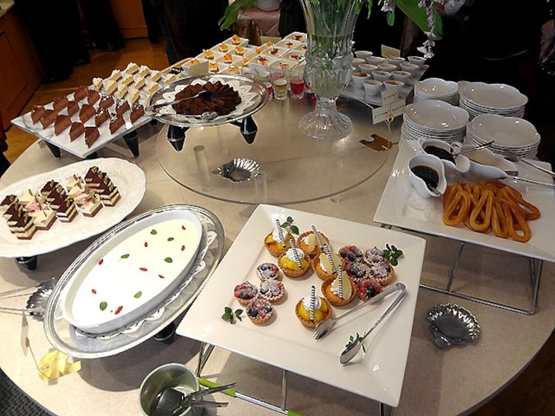 ピノ&nbsp;デザートのブッフェ台
