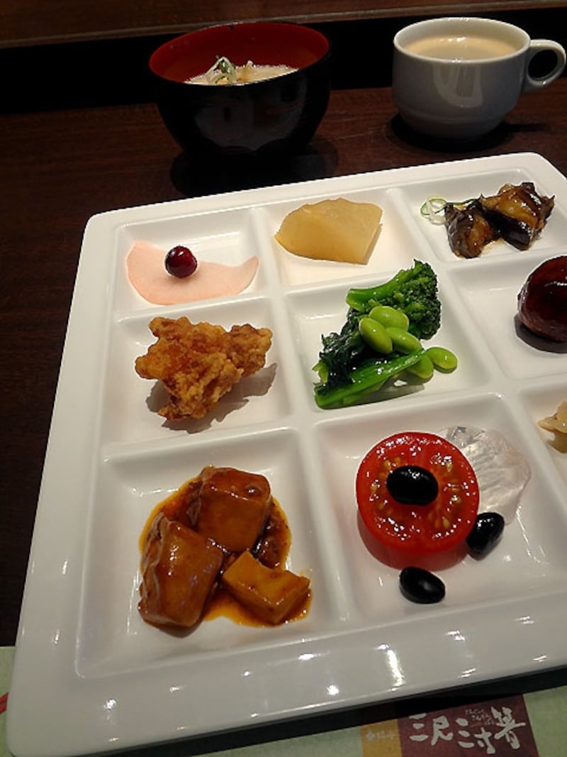 柿安 三尺三寸箸 料理盛り合わせ