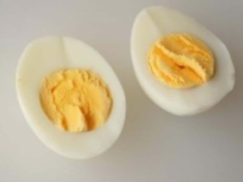 ゆで卵を半分に切る