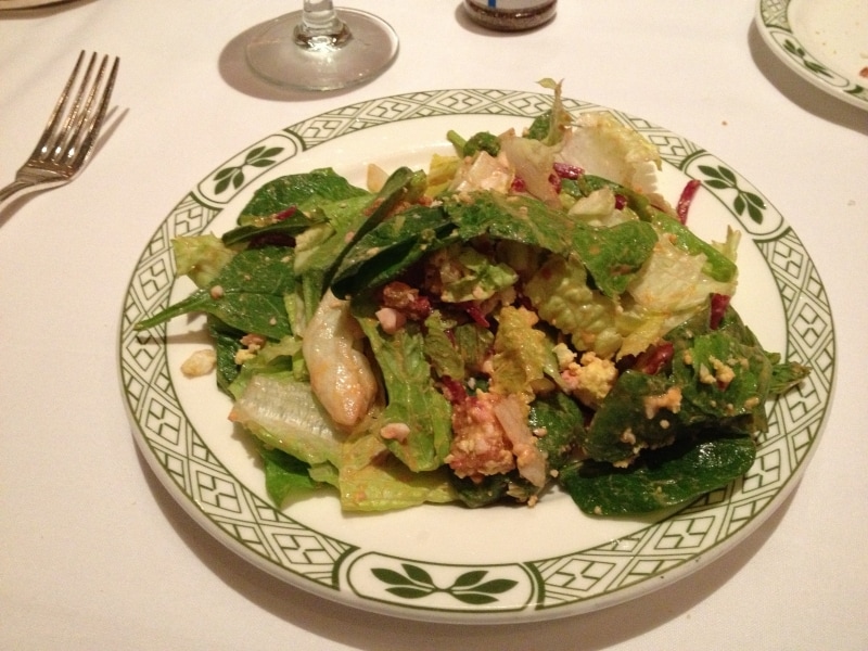 サラダのドレッシングはスーパーでも販売されている