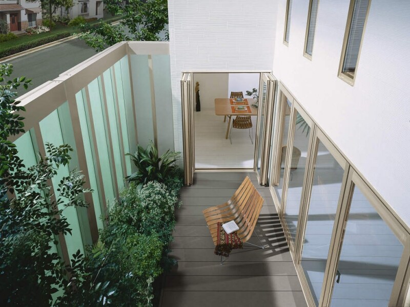 太陽の光を感じる、ほどよい透過性を持つマットパネル。 [リレーリア マットパネル1型] undefinedYKK APundefinedhttp://www.ykkap.co.jp/