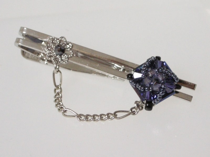 ビーズのネクタイピン