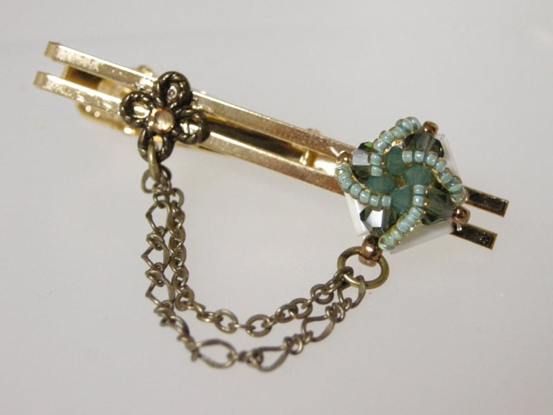 ビーズのネクタイピン