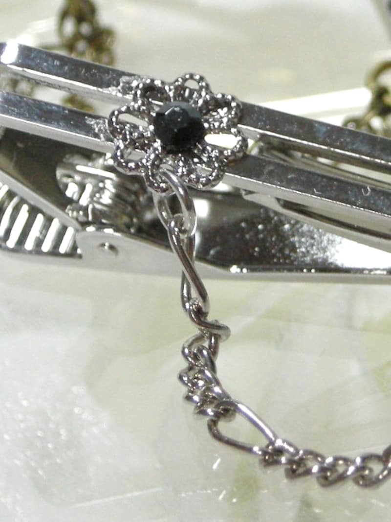 ビーズのネクタイピン