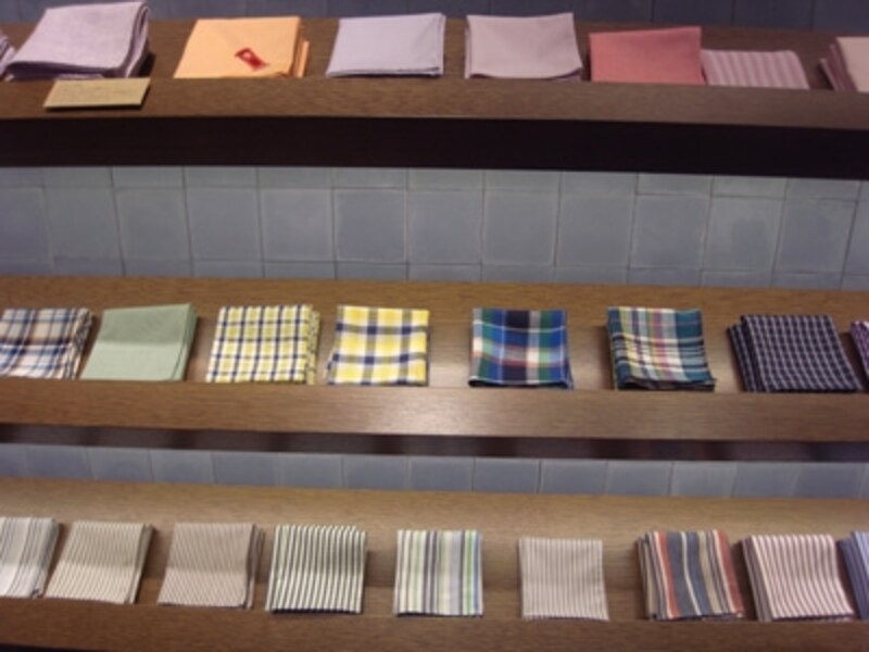 スタイリッシュなハンカチずらり