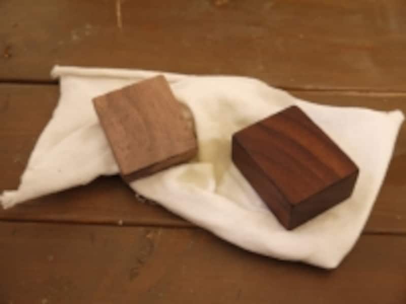 左が無地、右がオリーブオイル