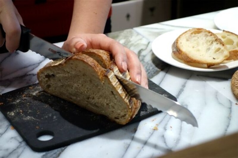 パンはリストランテ・ホンダの本多シェフが尾山台に出されたパンとケーキのお店『ラルカンシエル』のものです