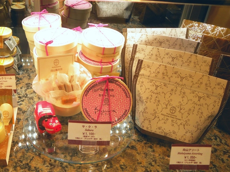「向山製作所」の「生キャラメル サ・ク・ラ」(12粒入・1100円)